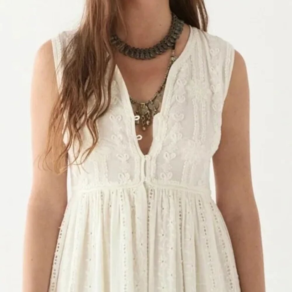 Maison Hotel Amandine Dress - Picture 2 of 5